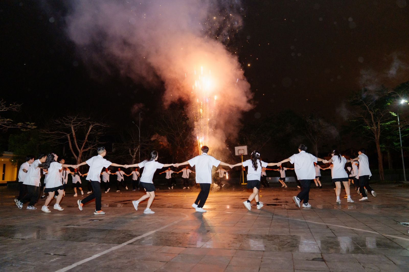 Báo giá dịch vụ quay video chụp ảnh kỷ yếu mới nhất 2025